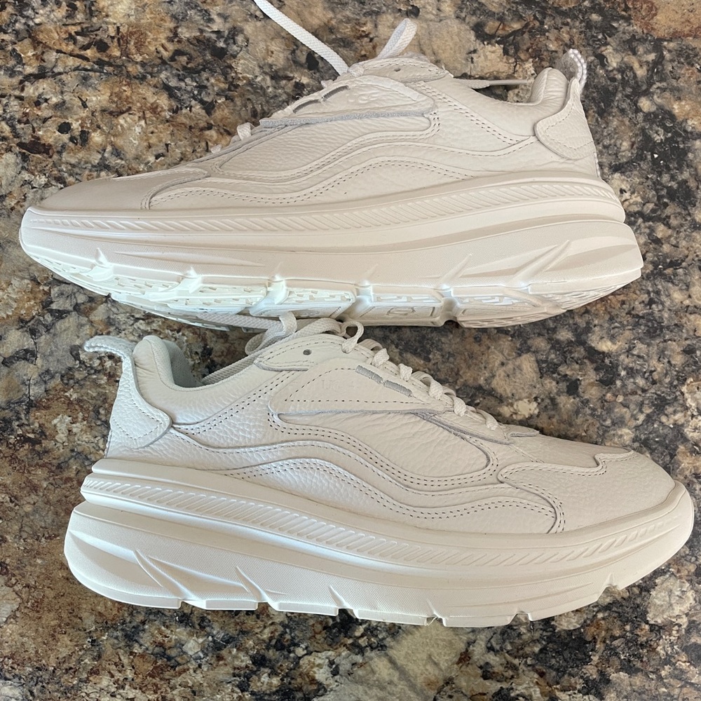 UGG Women’s CA1 White Leather Sneaker Sz 9 - Worn once!